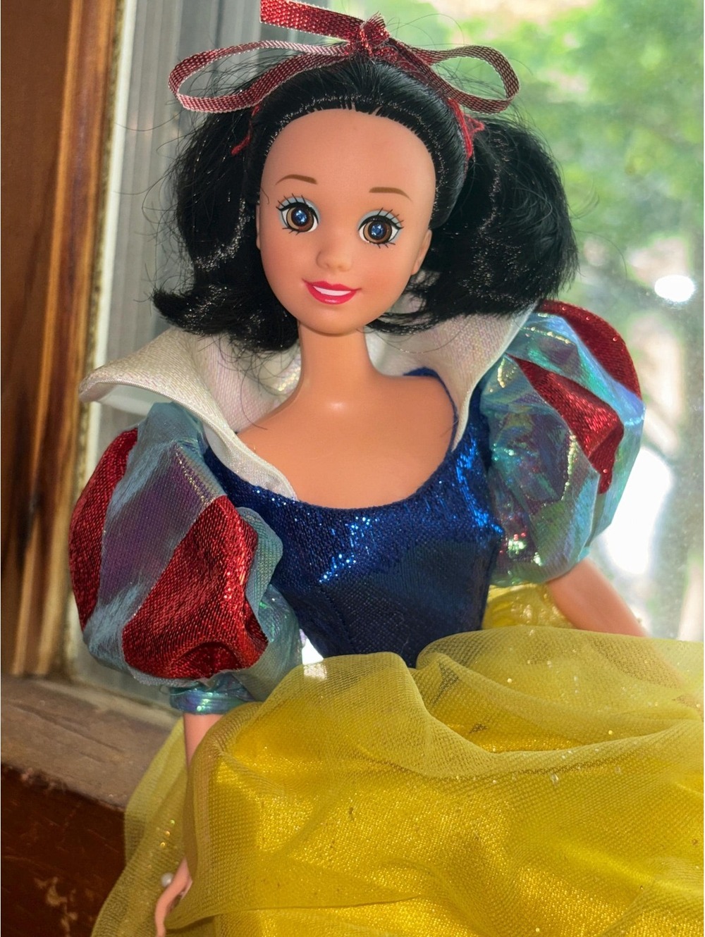Disney Snow White Sparkle Eyes Doll Mattel